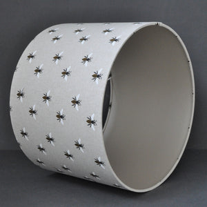 Linen-look bee fabric with champagne liner
